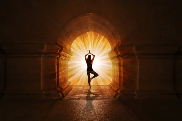 Donna Che Yoga Meditazione — Foto Stock