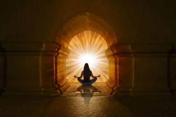 Mulher Fazendo Ioga Meditação — Fotografia de Stock