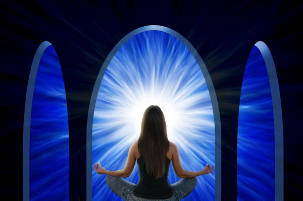 Kvinnan Gör Yoga Och Meditation — Stockfoto