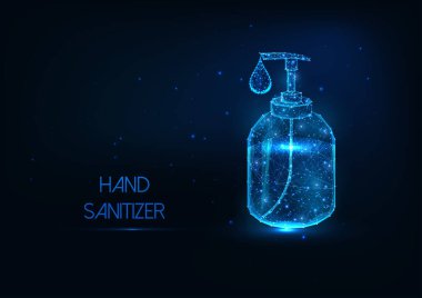 Geleceğin parlayan el dezenfektanı şişesinde koyu mavi arka planda alkol jeli damlası var..