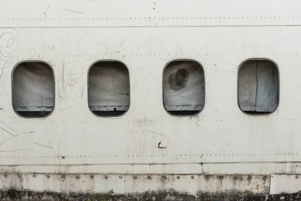 Peças de janelas de destroços de avião — Fotografia de Stock