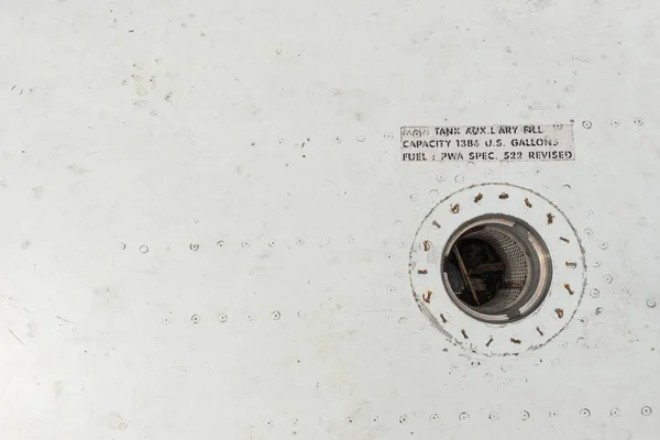 Uçak enkazı kanat bileşeni olan yakın çekim — Stok fotoğraf