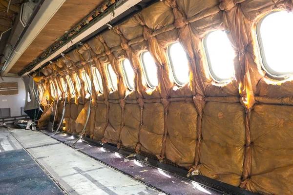 All'interno della fusoliera relitto aereo — Foto Stock