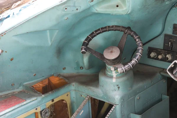 Dentro de la cabina de los restos del avión — Foto de Stock