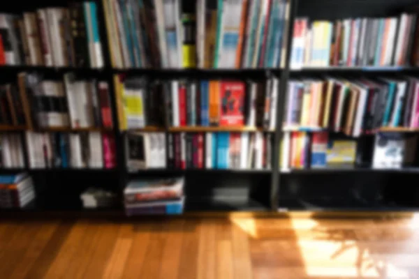 Bookstore blur background with miscellaneous books shelf — Stock Photo, Image