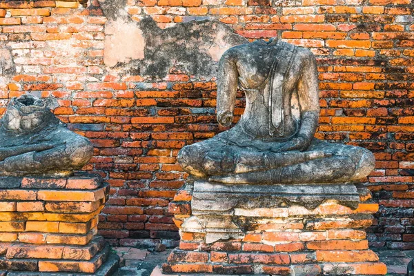 Broken buddha statue, taken outdooor in afternoon — Stock Photo, Image