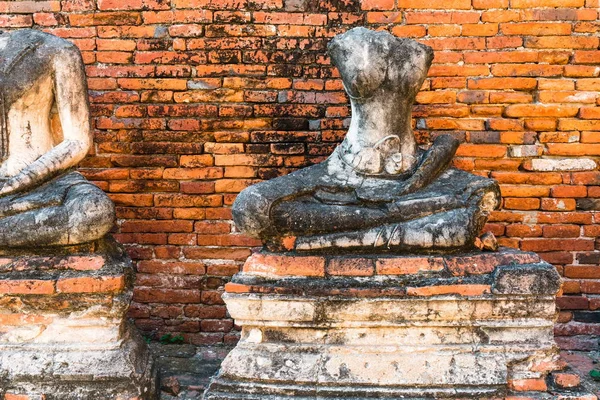 Statua buddha rotta, portata fuori nel pomeriggio — Foto Stock