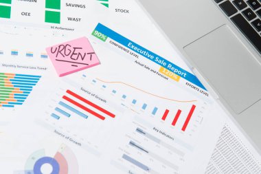 Ofis resepsiyon masası iş kağıt, kalem, anılar, defter, ke