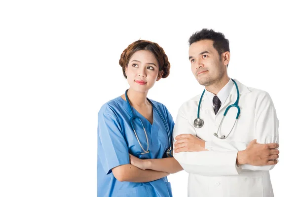 Asyalı erkek tıbbi doktor ve hemşire beyaz arka plan üzerinde — Stok fotoğraf