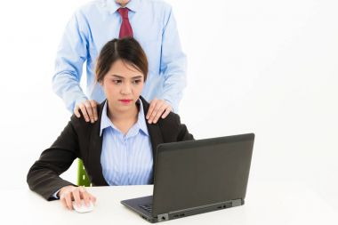 Genç emin Asya office çalışan iş adam kırmızı kravat dokunmatik