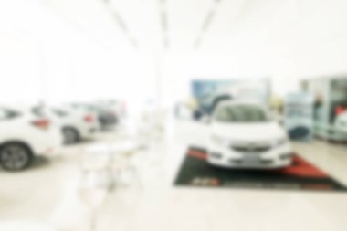 Araba Bayilik showroom beyaz arka planda arka plan bulanıklık.