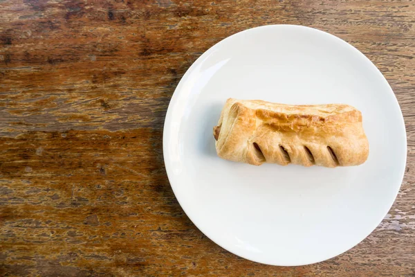 Topdown view of english pastry pie on white dish on brown table. — Stock Photo, Image