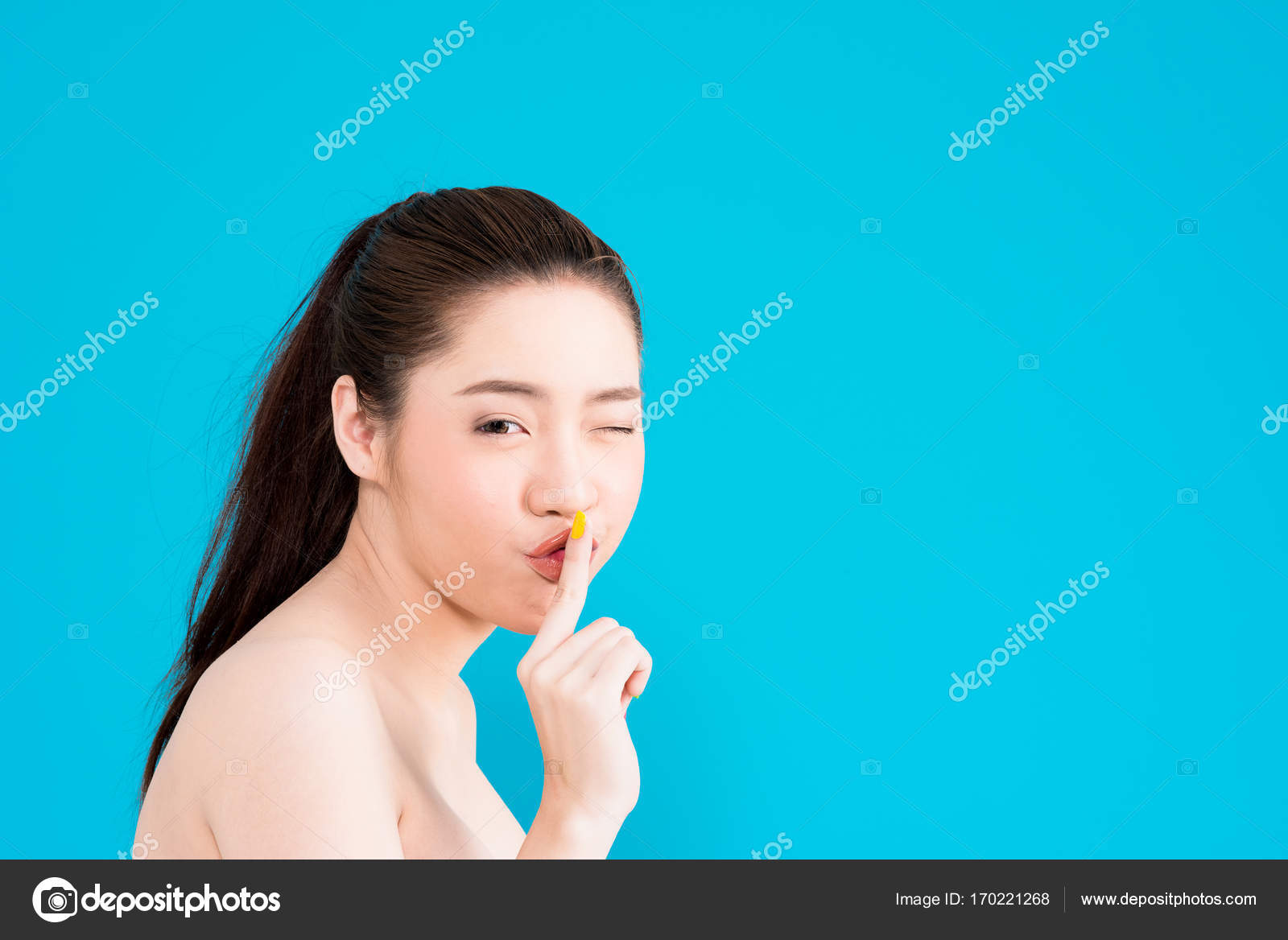 ON BEAUTIFUL RUSSIAN WOMAN Reading Nylon Dreams