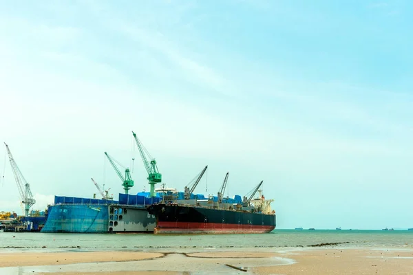 Large ship building site dry dock with cargo ship dock. — Stock Photo, Image