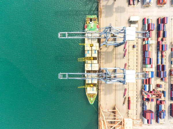 Vista aérea do grande porto de navegação com contentores de carga de mercadorias , — Fotografia de Stock