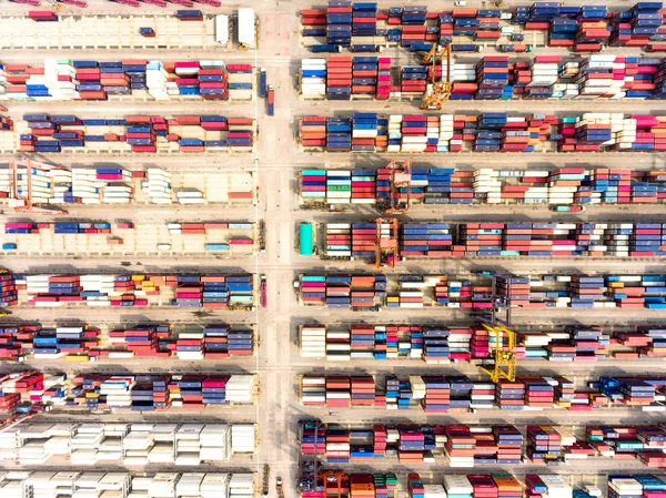 商品貨物コンテナーと大きな港の航空写真. — ストック写真