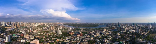 Panorama areial widok z góry dzielnicy mieszkaniowej miasta bangkok. — Zdjęcie stockowe