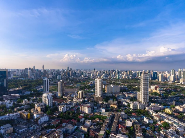 Einmaliger Blick von oben auf Bangkoks Wohngebiet. — Stockfoto