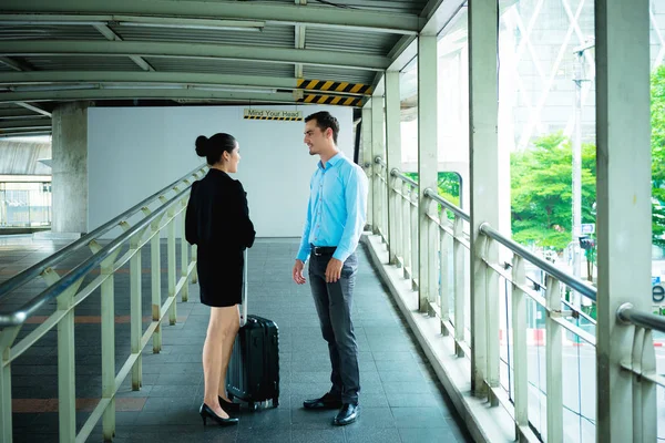 Young business leader concept. Young business man and woman walk — Stock Photo, Image