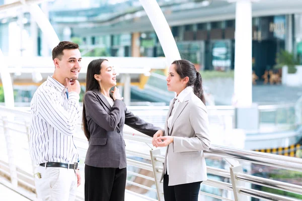 Amistoso Concepto Reunión Negocios Reunión Negocios Aire Libre Con Dos — Foto de Stock