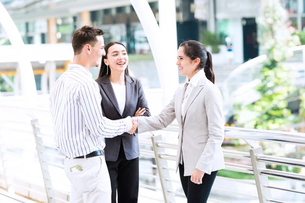 Amistoso Concepto Reunión Negocios Reunión Negocios Aire Libre Con Dos — Foto de Stock