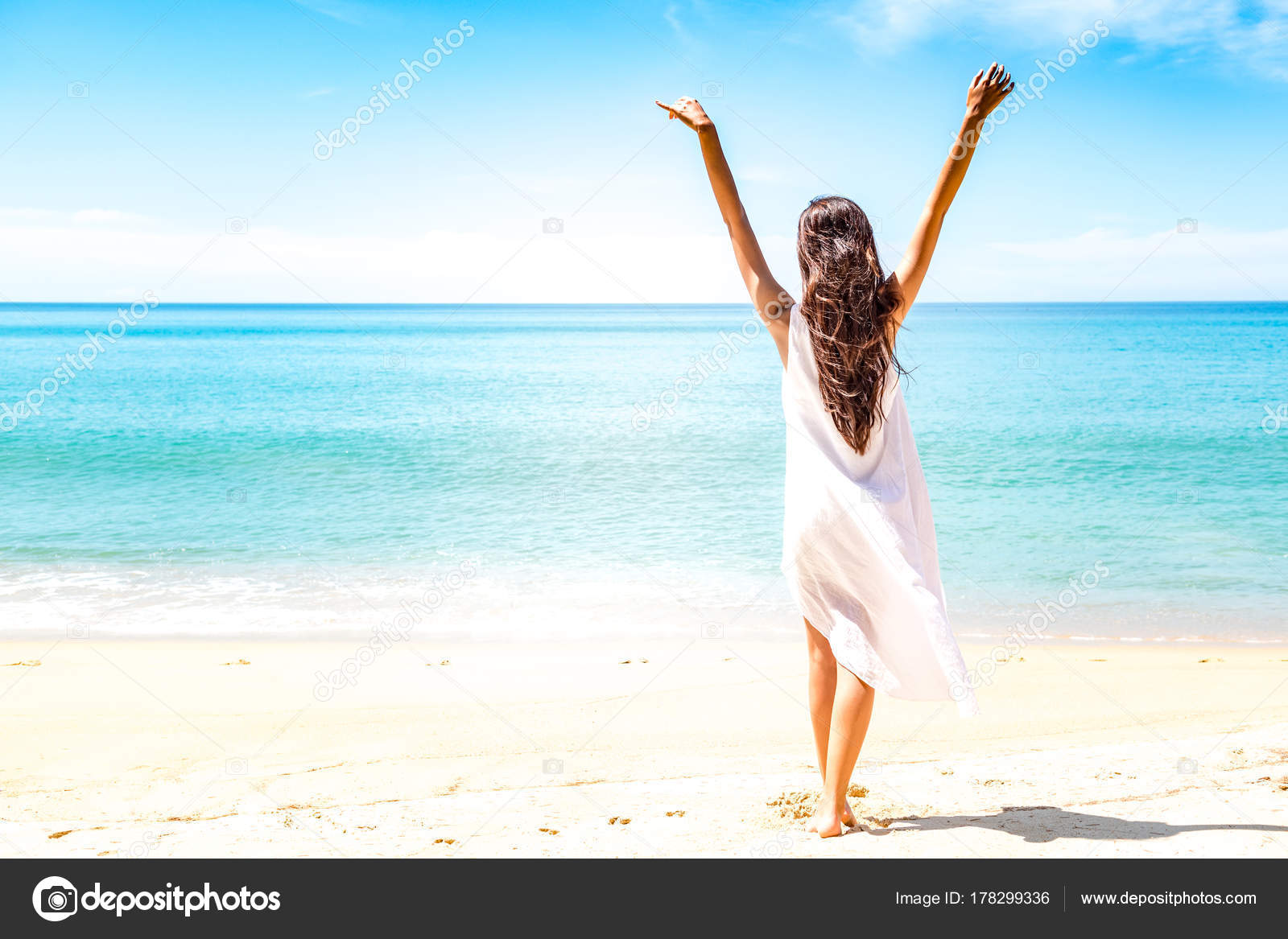 25+ Awesome Beach Photoshoot Ideas - The Digital Day Dream