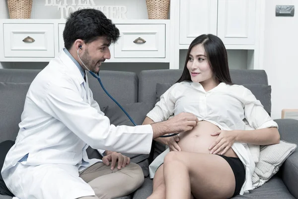 Concetto Medico Casa Medico Bianco Visita Una Donna Cinese Asiatica — Foto Stock