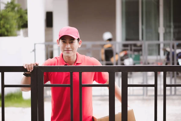 Young Logistic Career Concept Happy Delivery Man Looking His Customers — Stock Photo, Image