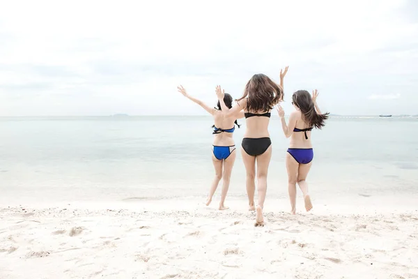 Group Beautiful Young Single Chinese Women Having Fun Beach Running — Stock Photo, Image