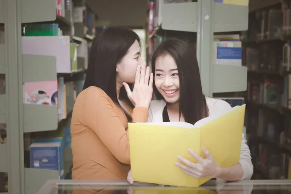Asian University Life Concept Young Teenage Female Student Gossip Wiith — Stock Photo, Image