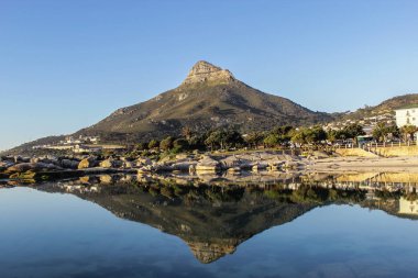 Aslanlar kafa dağ Cape Town Güney Afrika su yansıması