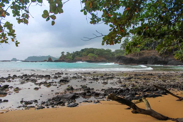 Güzel plaj PISCINA içinde ada, Sao Tome ve Principe — Stok fotoğraf