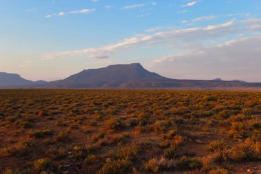 Manzara Camdeboo Milli Parkı, gün batımı sırasında Güney Afrika