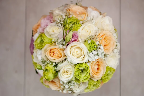 Bouquet nupcial de flores — Fotografia de Stock