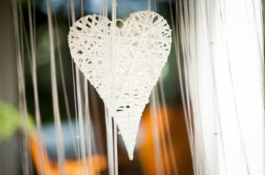 Beyaz kalp dekorasyon