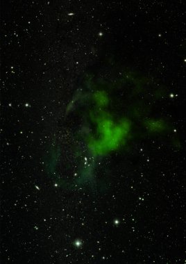 Uzayda bir yıldız alanı ve bir nebula