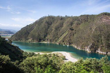 Plaj ve sahil manzaraları taşlara.