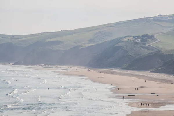 Pedras na praia e paisagens costeiras . — Fotografia de Stock