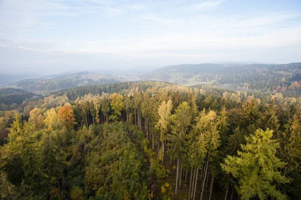 Autunno in montagna e foreste tedesche - La Svizzera sassone è una — Foto Stock