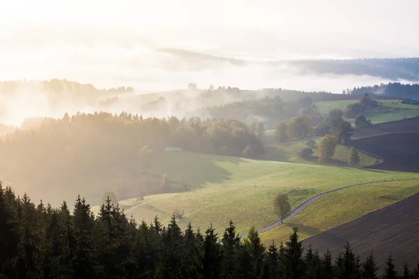 Autunno in montagna e foreste tedesche - La Svizzera sassone è una — Foto Stock