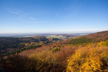 Bir yürüyüş turu sırasında Alman dağlar ve ormanlar - sonbahar