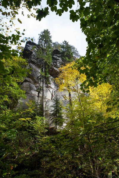 Herfst in Duits bergen en bossen - Saksisch Zwitserland is een — Stockfoto