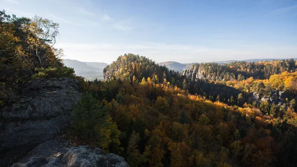 Herfst in Duits bergen en bossen - Saksisch Zwitserland is een — Stockfoto