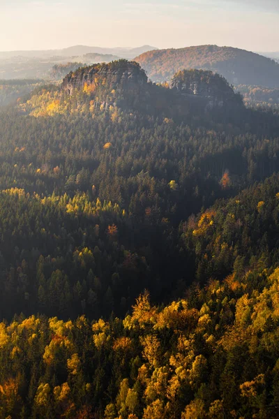 Herfst in Duits bergen en bossen - Saksisch Zwitserland is een — Stockfoto