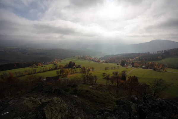 Outono em alemão Montanhas e Florestas - Durante um passeio de caminhada em — Fotografia de Stock