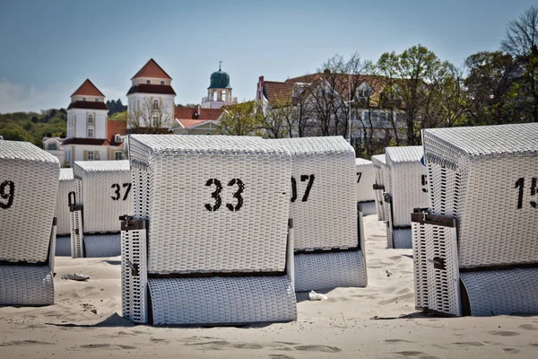 Strand mand. Geweldige tijd op Rügen, krijtrotsen, stranden, kust — Stockfoto