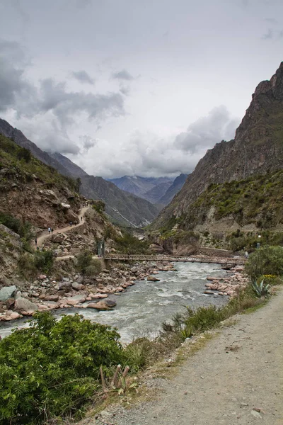 Kanyon nehirde. Machu Picchu Inca iz üzerinde. Harika bir Merhaba