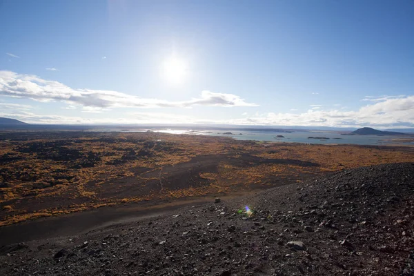 Blick in die Nähe des Vulkans hverfjall in Island. harte Natur und — Stockfoto