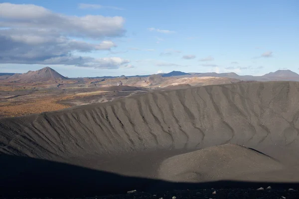 Közel a vulkán Hverfjall-Izland Nézd. Szívós természet és — Stock Fotó