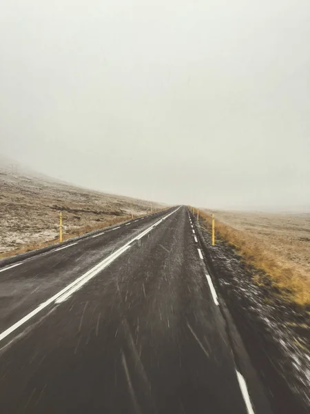 氷河ハイキング。厳しい、寒さと雨対策. — ストック写真